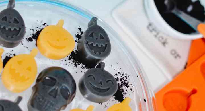 Black and Orange jack-o'-lantern-shaped gummies